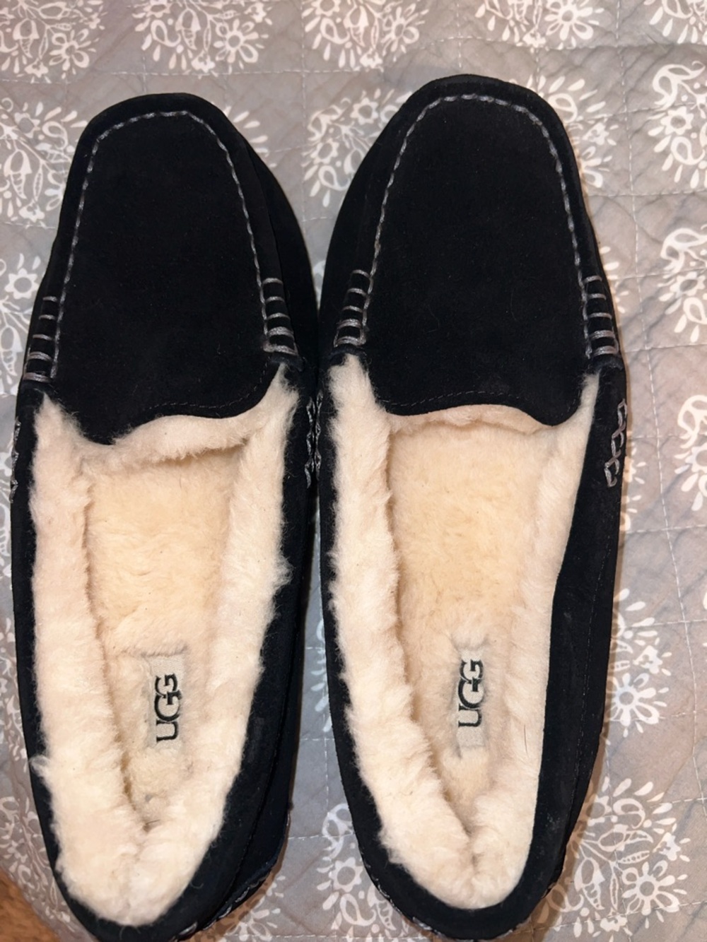 UGG women’s Ansley Slippers black suede - Picture 2 of 5